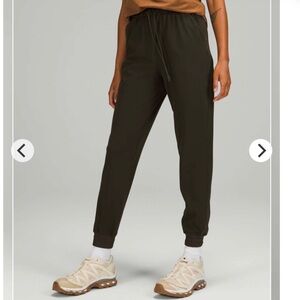 Lululemon Stretch High-Rise Jogger as 6 *Full Length Dark Olive perfect cond